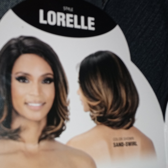 Wig - Picture 5 of 7